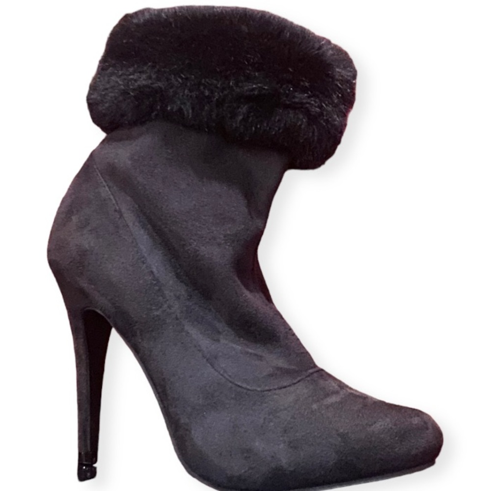 Kardashian Kollection Chicago Boots New in damaged Box 6 1/2